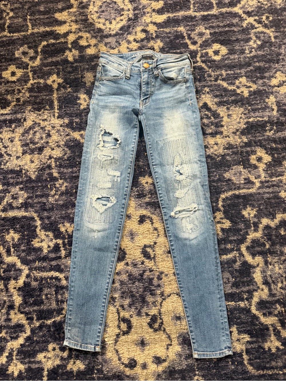 American Eagle Outfitters Light Blue Distressed High-Rise Jeggings